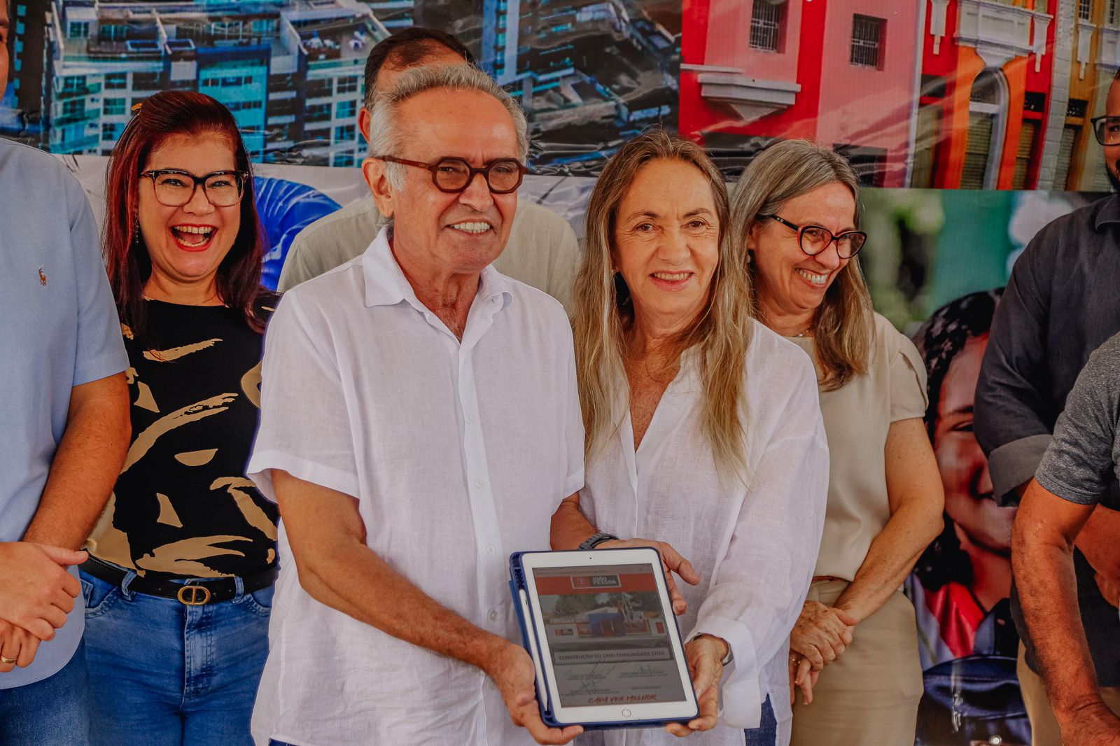 Um novo tempo – A secretária de Educação e Cultura de João Pessoa, América Castro, explicou que a unidade vai ser erguida onde antes funcionava uma casa de apoio – insuficiente para a demanda da comunidade e que mesmo assim estava desativada. Ela garantiu que esse CMEI terá o mesmo padrão que a prefeitura está implantando na rede de ensino, com conforto de ambientes climatizados e infraestrutura completa para beneficiar cerca de 100 famílias.